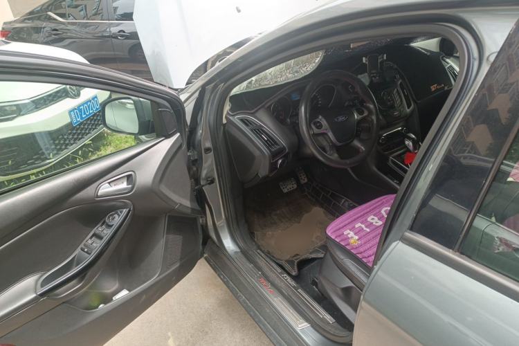 Used Ford Focus 2012 Hatchback 1.6L Automatic Fashion Edition Driver Seat