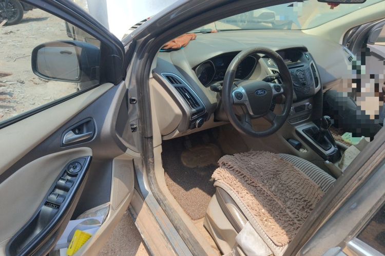Used Ford Focus 2012 Sedan 1.6L Manual Fashion Edition Driver Seat