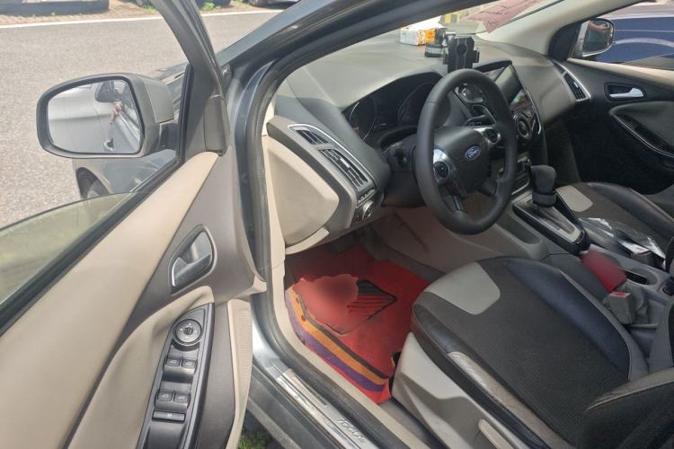 Used Ford Focus 2012 Sedan 1.6L Automatic Fashion Edition Driver Seat