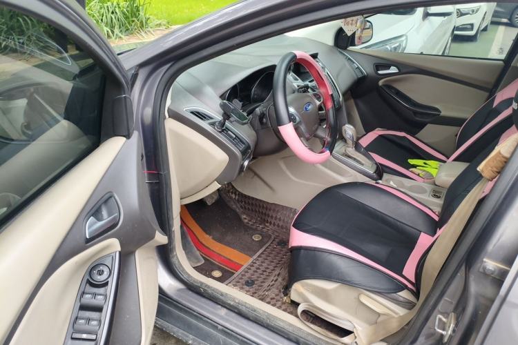 Used Ford Focus 2012 Sedan 1.6L Automatic Fashion Edition Driver Seat
