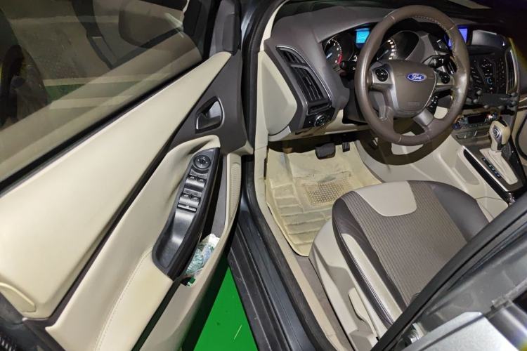 Used Ford Focus 2012 Sedan 1.6L Automatic Fashion Edition Driver Seat