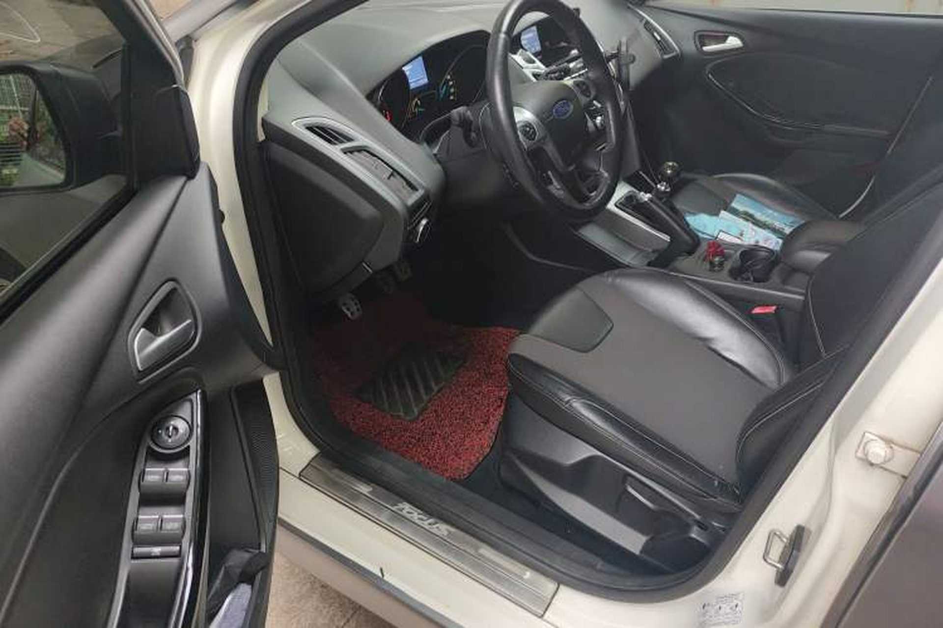 Used Ford Focus 2012 Hatchback 2.0L Manual Luxury Sport Model Driver Seat