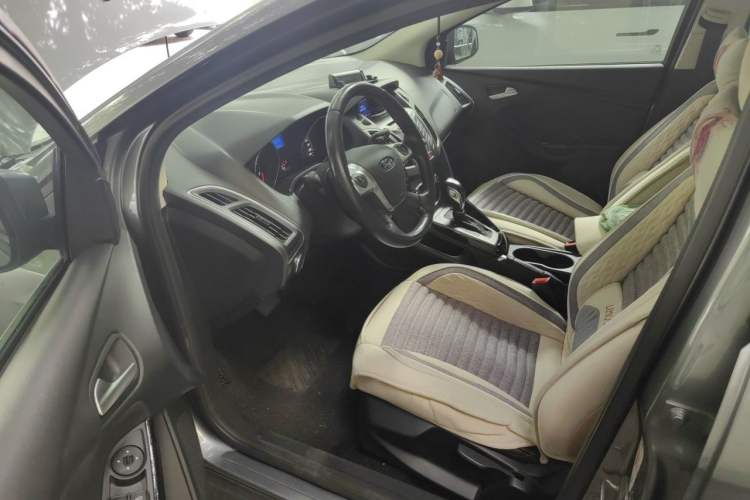 Used Ford Focus 2012 Sedan 1.6L Automatic Fashion Edition Driver Seat