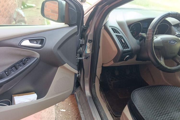 Used Ford Focus 2012 Sedan 1.6L Manual Comfort Model Driver Seat
