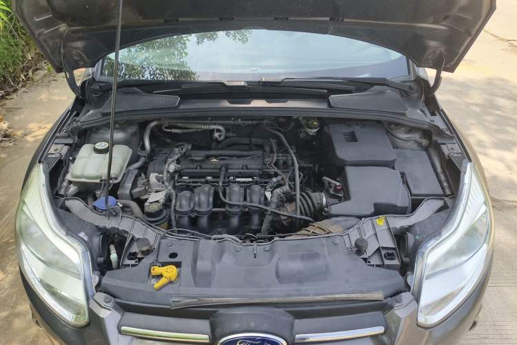 Used Ford Focus 2012 Sedan 1.6L Automatic Fashion Edition Engine Bay