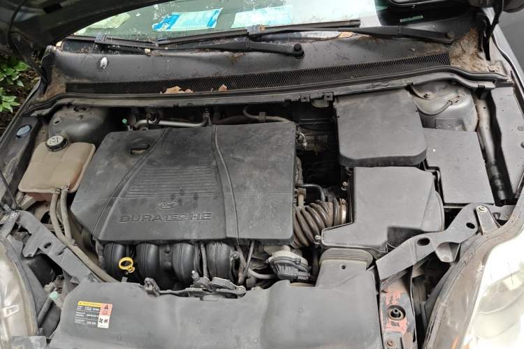 Used Ford Focus 2012 Sedan Classic 1.8L Manual Base Model Engine Bay