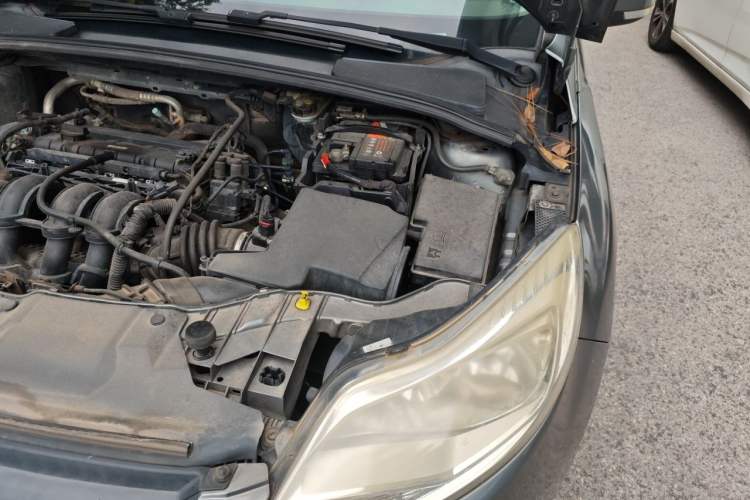 Used Ford Focus 2012 Sedan 1.6L Manual Comfort Model Engine Bay Left