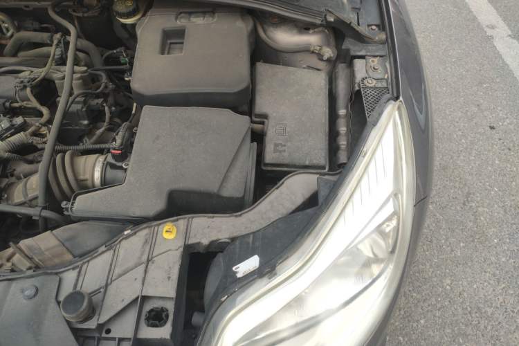 Used Ford Focus 2012 Sedan 1.6L Manual Comfort Model Engine Bay Left