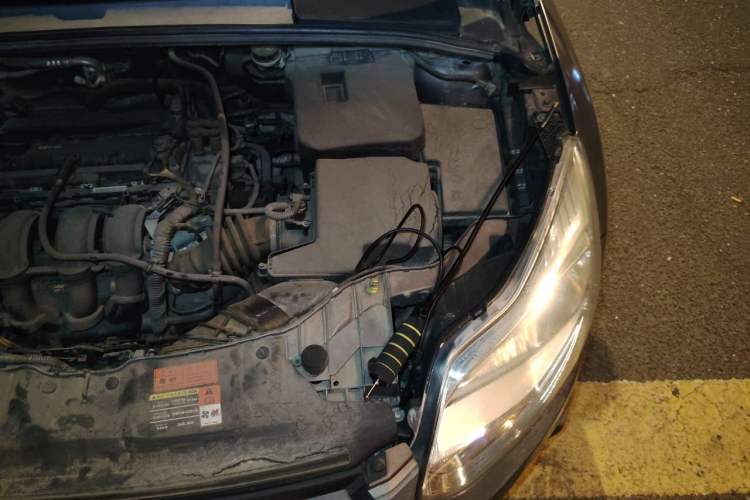 Used Ford Focus 2012 Sedan 1.6L Manual Comfort Model Engine Bay Left