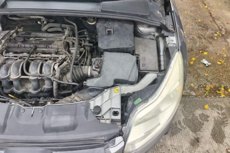 Used Ford Focus 2012 Sedan 1.6L Automatic Comfort Model Engine Bay Left