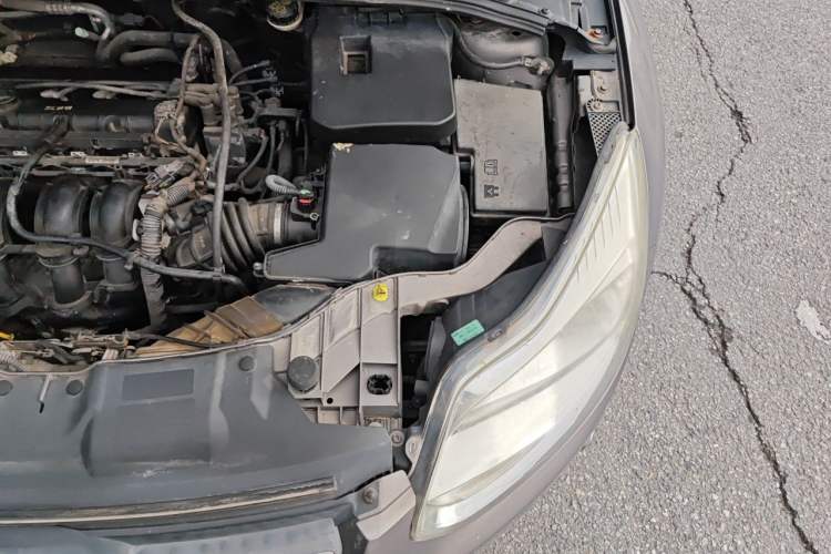 Used Ford Focus 2012 Sedan 1.6L Automatic Comfort Model Engine Bay Left