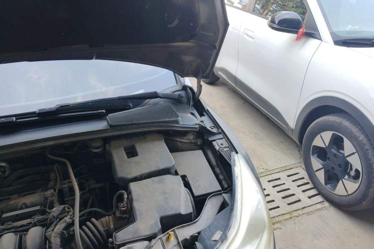 Used Ford Focus 2012 Sedan 1.6L Automatic Comfort Model Engine Bay Left