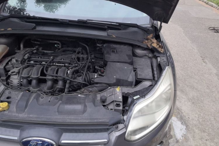Used Ford Focus 2012 Sedan 1.6L Manual Fashion Edition Engine Bay Left