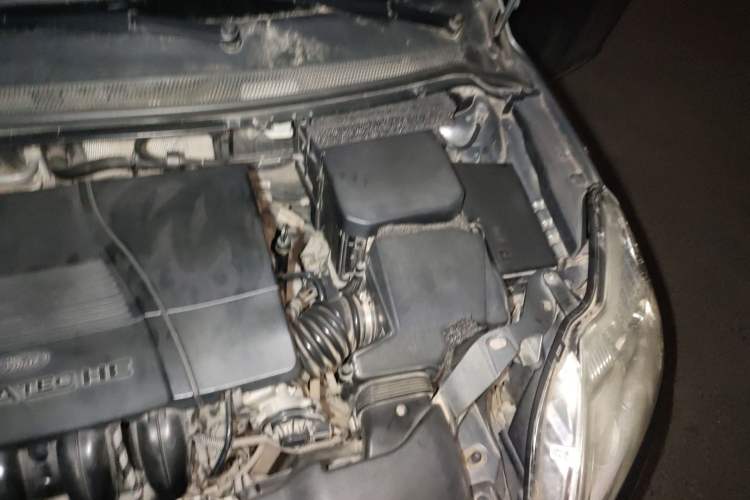 Used Ford Focus 2012 Sedan Classic 1.8L Automatic Fashion Edition Engine Bay Left