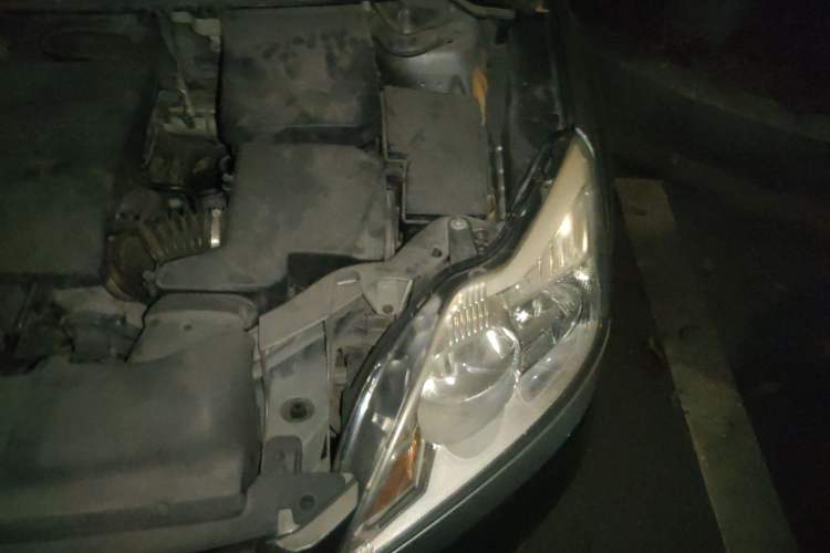 Used Ford Focus 2012 Sedan Classic 1.8L Manual Base Model Engine Bay Left