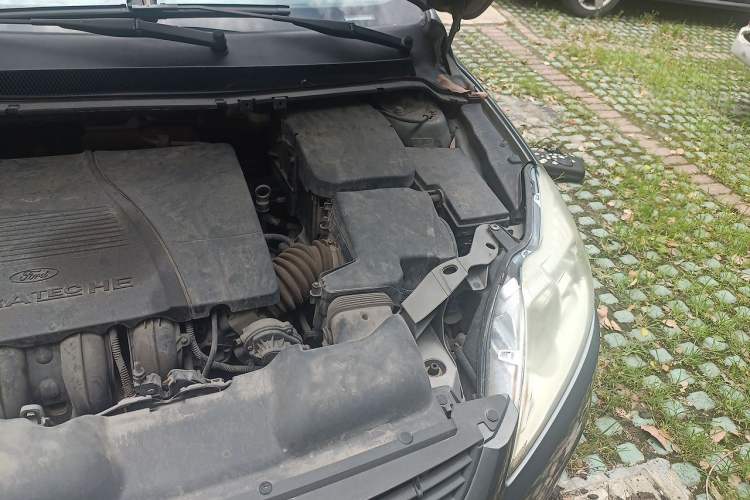 Used Ford Focus 2012 Sedan Classic 1.8L Automatic Base Model Engine Bay Left