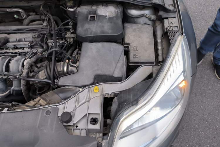 Used Ford Focus 2012 Hatchback 1.6L Automatic Fashion Edition Engine Bay Left