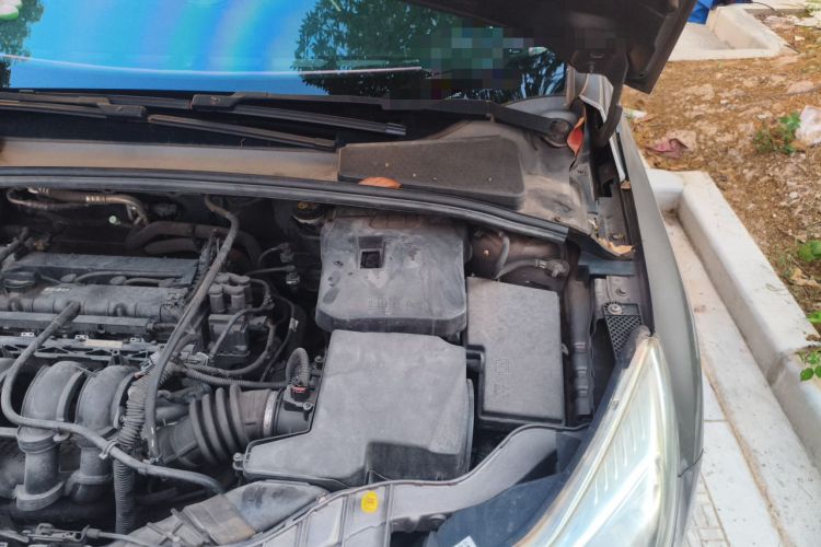 Used Ford Focus 2012 Sedan 1.6L Manual Comfort Model Engine Bay Left