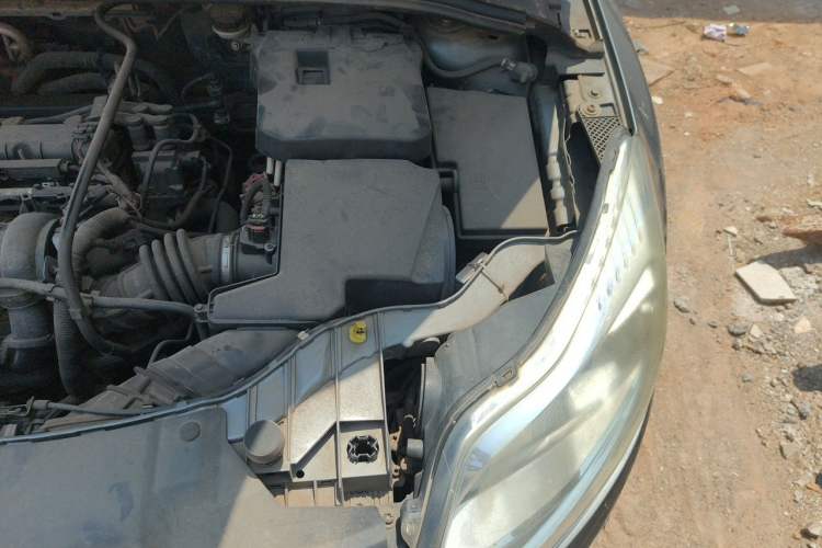 Used Ford Focus 2012 Sedan 1.6L Manual Fashion Edition Engine Bay Left