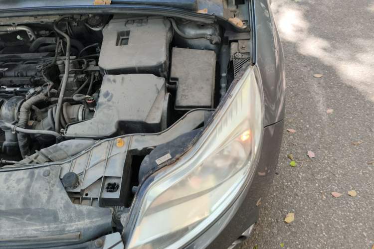 Used Ford Focus 2012 Sedan 1.6L Automatic Comfort Model Engine Bay Left