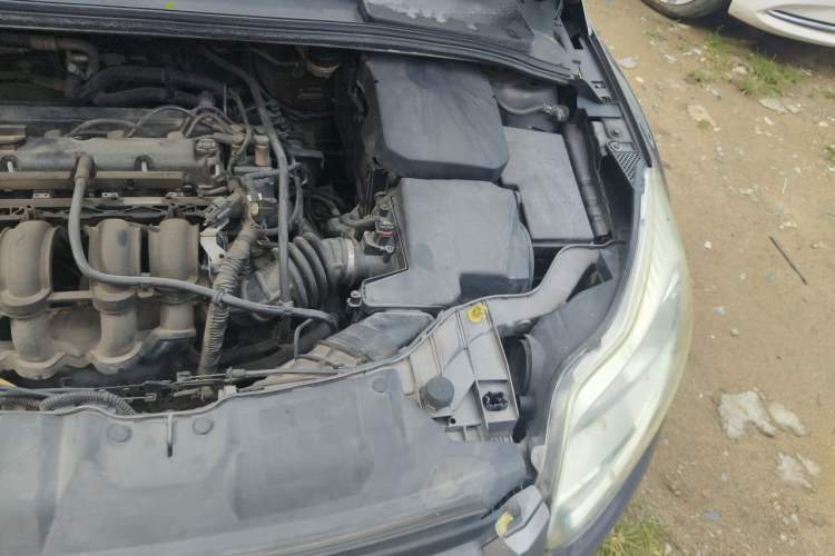 Used Ford Focus 2012 Sedan 1.6L Automatic Comfort Model Engine Bay Left