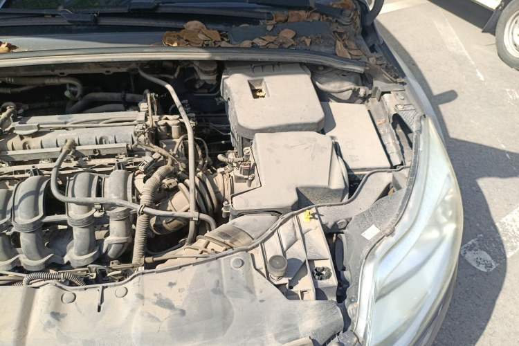 Used Ford Focus 2012 Sedan 1.6L Manual Comfort Model Engine Bay Left