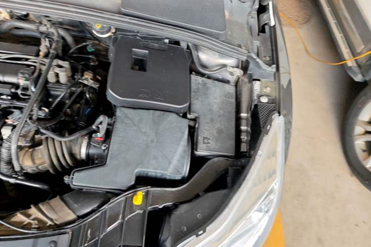 Used Ford Focus 2012 Sedan 1.6L Automatic Fashion Edition Engine Bay Left