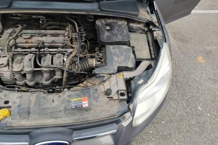 Used Ford Focus 2012 Sedan 1.6L Manual Comfort Model Engine Bay Left
