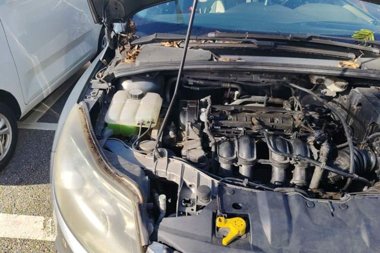 Used Ford Focus 2012 Sedan 1.6L Automatic Comfort Model Engine Bay Right