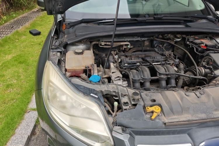 Used Ford Focus 2012 Sedan 1.6L Manual Comfort Model Engine Bay Right