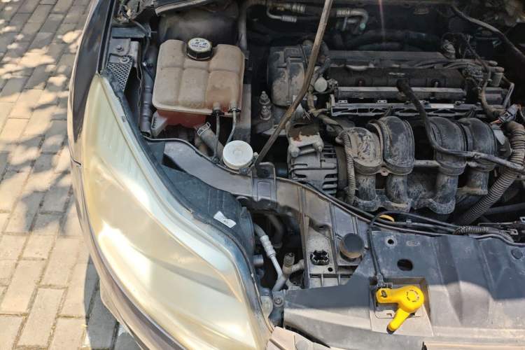 Used Ford Focus 2012 Sedan 1.6L Manual Comfort Model Engine Bay Right