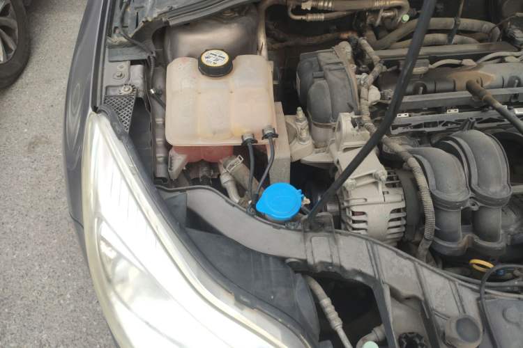 Used Ford Focus 2012 Sedan 1.6L Manual Comfort Model Engine Bay Right