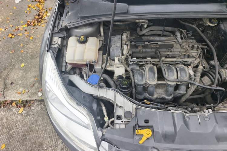 Used Ford Focus 2012 Sedan 1.6L Automatic Comfort Model Engine Bay Right