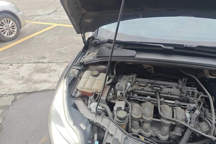 Used Ford Focus 2012 Sedan 1.6L Automatic Comfort Model Engine Bay Right
