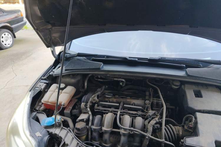 Used Ford Focus 2012 Sedan 1.6L Automatic Comfort Model Engine Bay Right