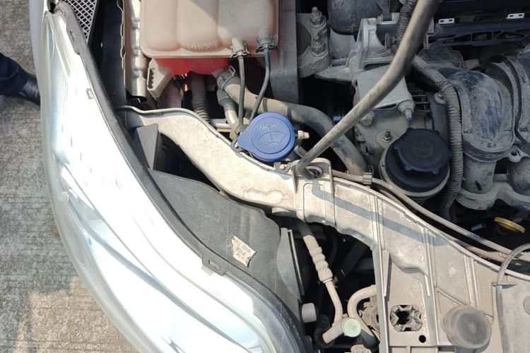 Used Ford Focus 2012 Sedan 1.6L Automatic Fashion Edition Engine Bay Right