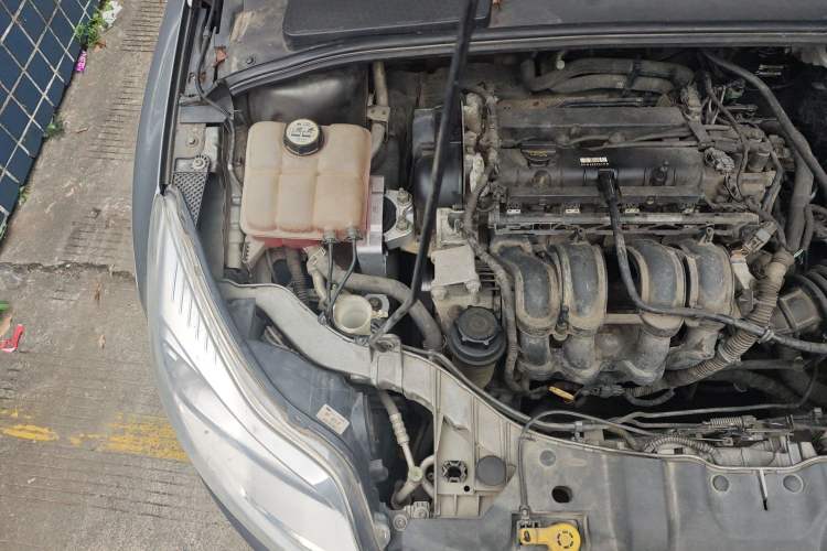 Used Ford Focus 2012 Sedan 1.6L Automatic Comfort Model Engine Bay Right