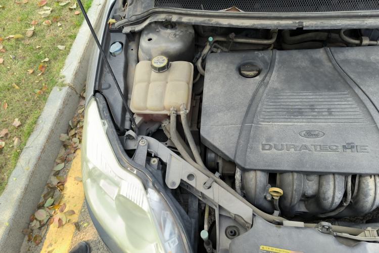 Used Ford Focus 2012 Sedan Classic 1.8L Manual Base Model Engine Bay Right