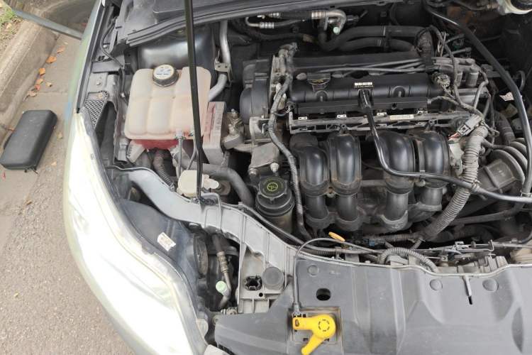Used Ford Focus 2012 Sedan 1.6L Automatic Comfort Model Engine Bay Right