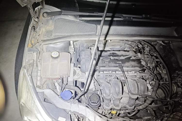 Used Ford Focus 2012 Sedan 1.6L Automatic Comfort Model Engine Bay Right