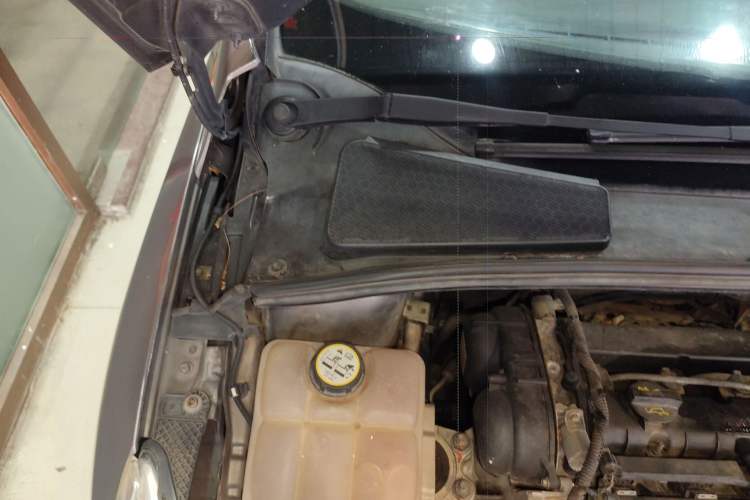 Used Ford Focus 2012 Sedan 1.6L Automatic Comfort Model Engine Bay Right