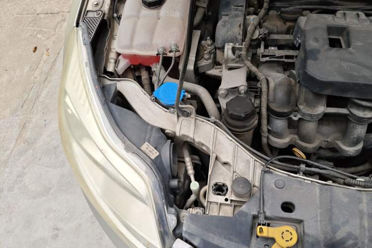 Used Ford Focus 2012 Sedan 1.6L Automatic Comfort Model Engine Bay Right