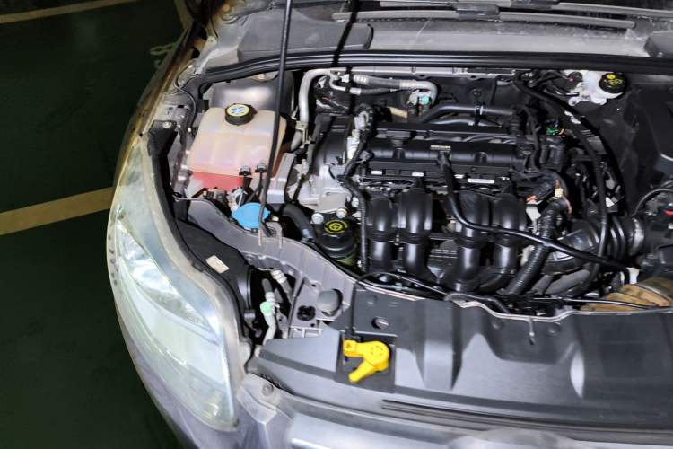 Used Ford Focus 2012 Sedan 1.6L Automatic Comfort Model Engine Bay Right