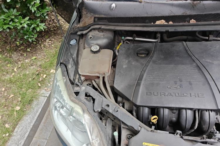 Used Ford Focus 2012 Sedan Classic 1.8L Manual Base Model Engine Bay Right