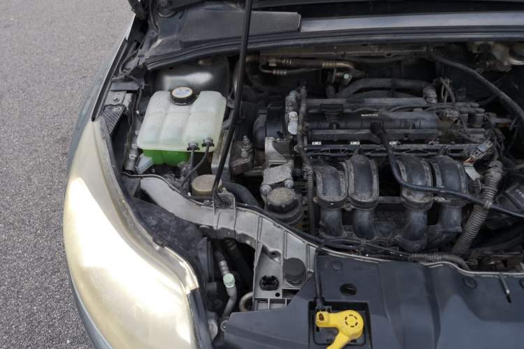 Used Ford Focus 2012 Sedan 1.6L Automatic Comfort Model Engine Bay Right
