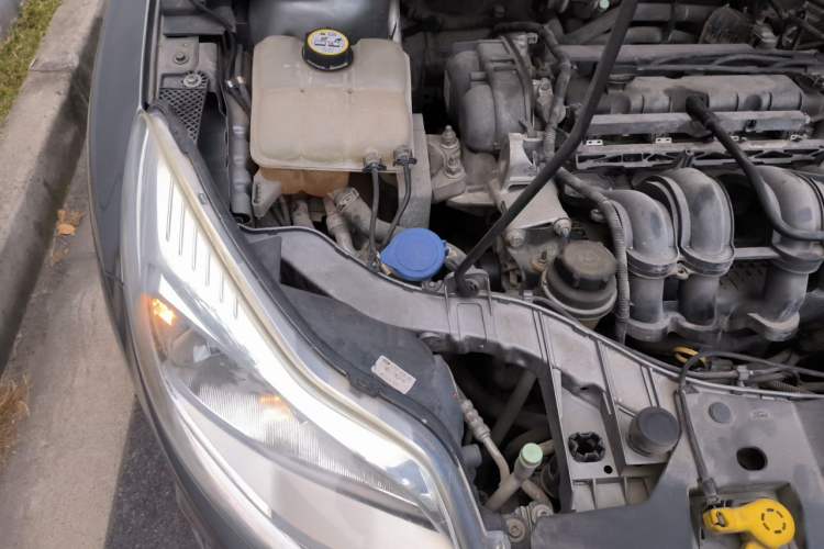 Used Ford Focus 2012 Hatchback 1.6L Automatic Fashion Edition Engine Bay Right