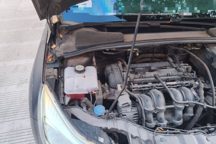 Used Ford Focus 2012 Sedan 1.6L Manual Comfort Model Engine Bay Right
