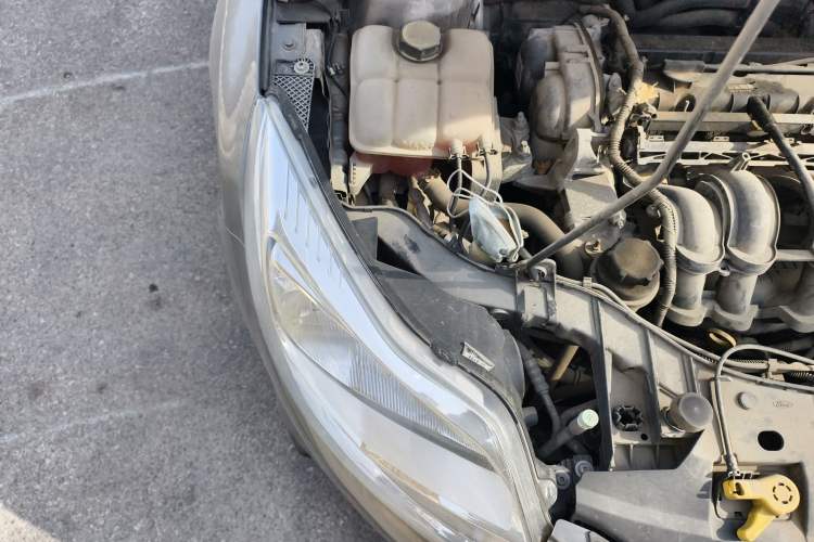 Used Ford Focus 2012 Sedan 1.6L Automatic Comfort Model Engine Bay Right