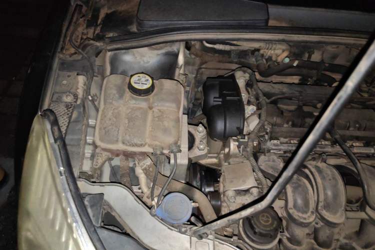 Used Ford Focus 2012 Sedan 1.6L Automatic Prestige Model Engine Bay Right