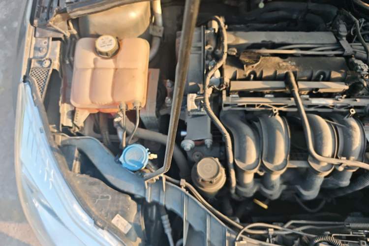 Used Ford Focus 2012 Hatchback 1.6L Automatic Comfort Model Engine Bay Right